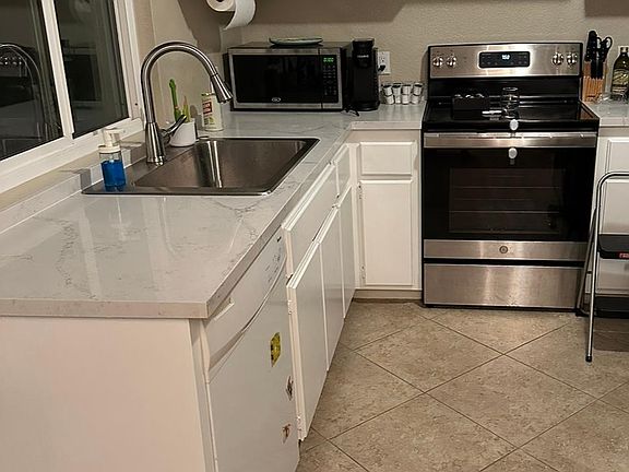 4th image of 9457 Carlton Oaks Dr Unit B