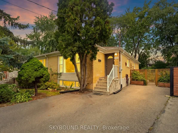 3427 Fellmore Dr, Mississauga, ON L5C 2E1