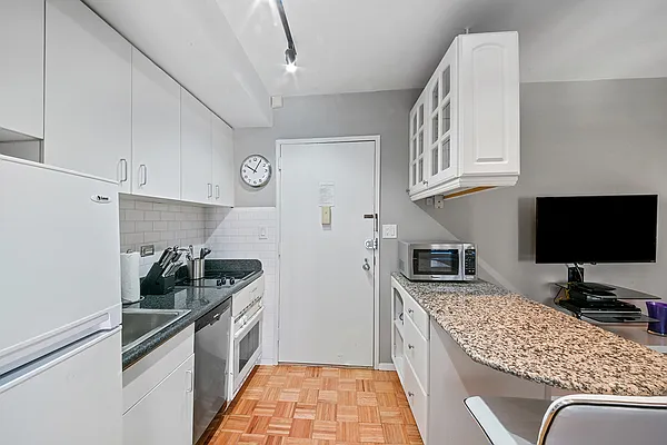 Rented by Global Realty Opportunities | media 12