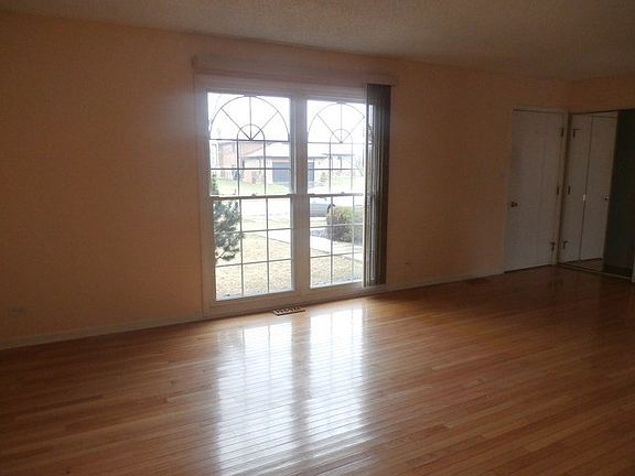 2nd image of 22525 Clarendon Ave