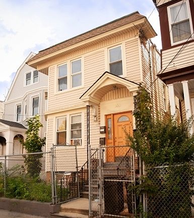 2nd image of 380 Sandford Ave