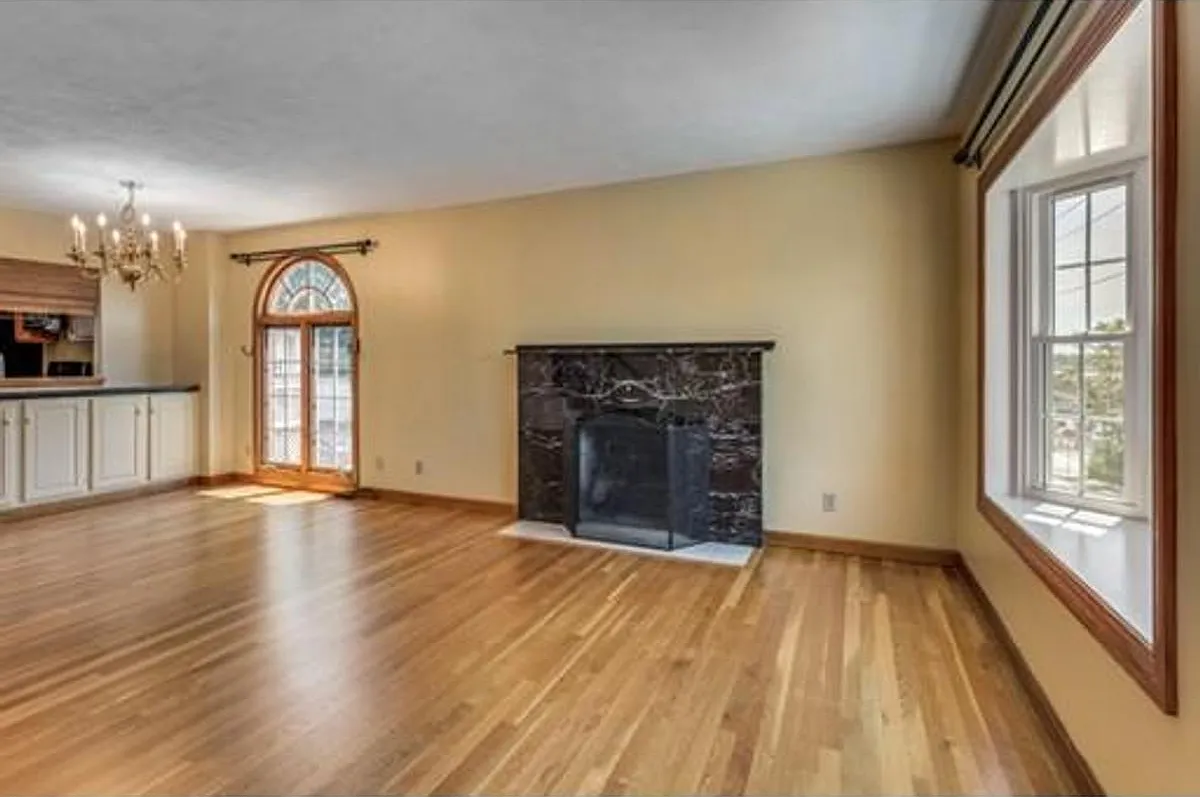 422 Savin Hill Ave — Photo 3