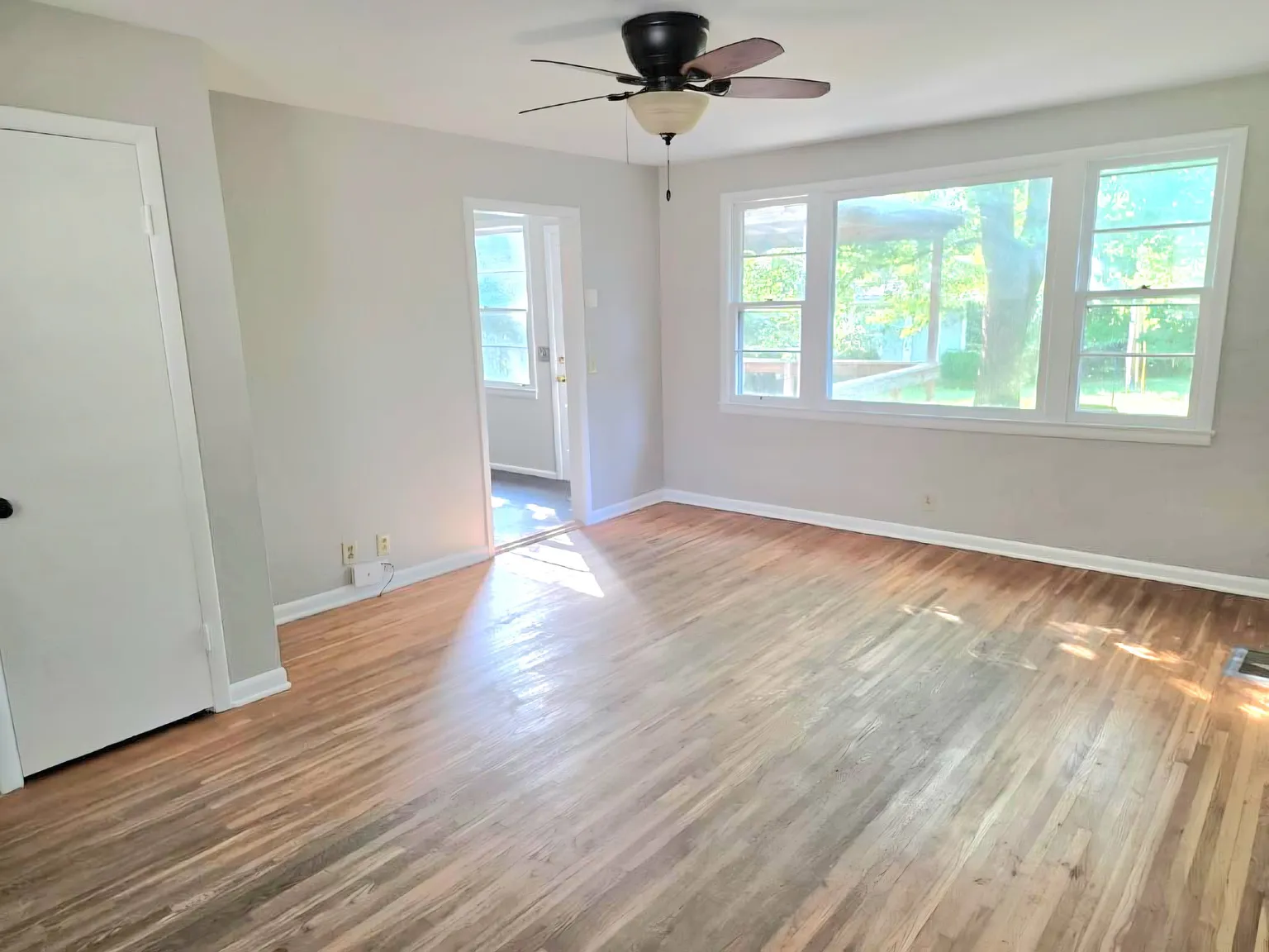 3 bed, 1.5 bath, 1274 sqft, $2,000 — Photo 4