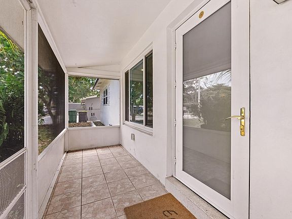 5th image of 4641 SW 25TH Terrace