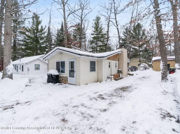 103 Saginaw Legion Dr, Roscommon, MI 48653