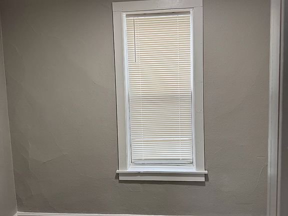 2nd image of 1021 W Grant St #2A