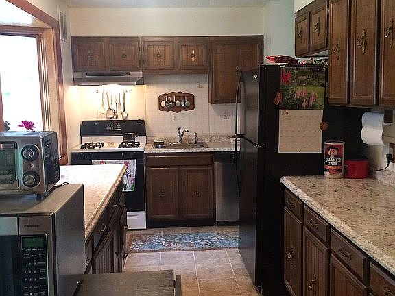 Kitchen with bay window