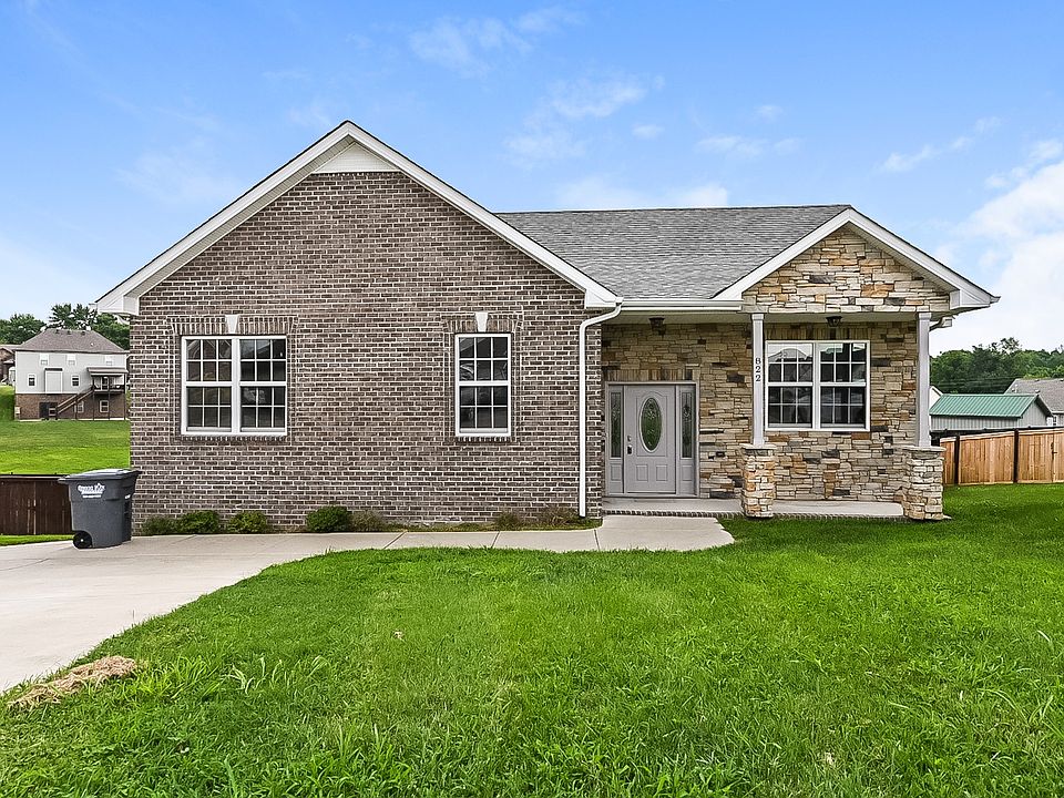 1st image of 822 Carousel Ct