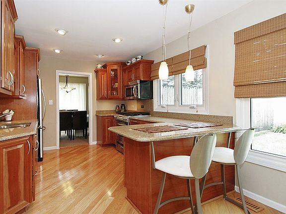 3rd image of 254 Evergreen Ln
