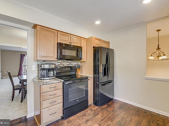 2nd image of 2820 Aspen Hill Rd