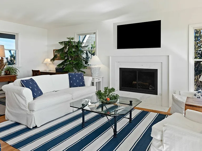 1335 Flying Point Rd — Photo 4