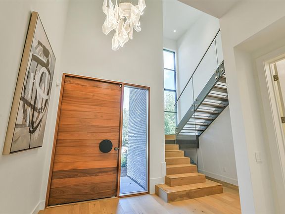 3rd image of 3003 Virginia St