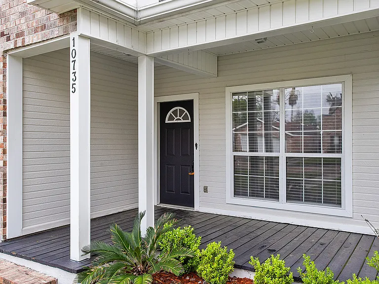 10735 Erin Vale Ave — Photo 2