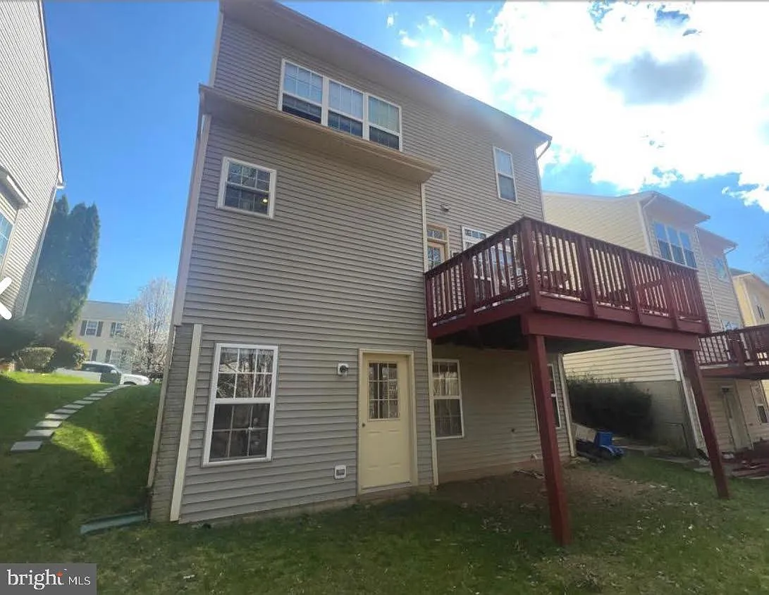 1 bed, 1.0 bath, 704 sqft, $1,650 — Photo 2