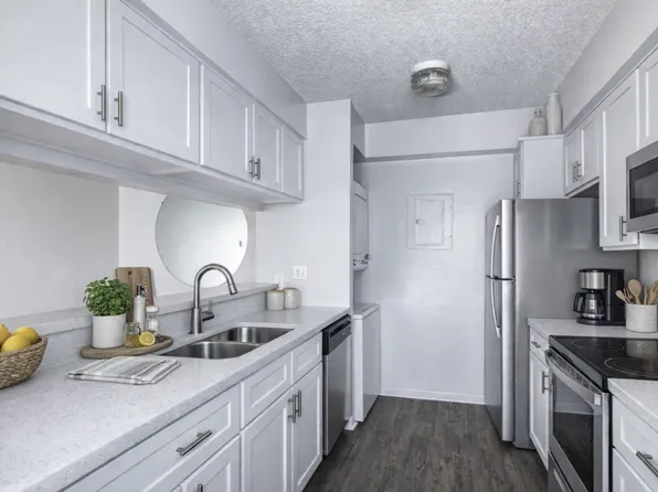 Falcon Point Apartments