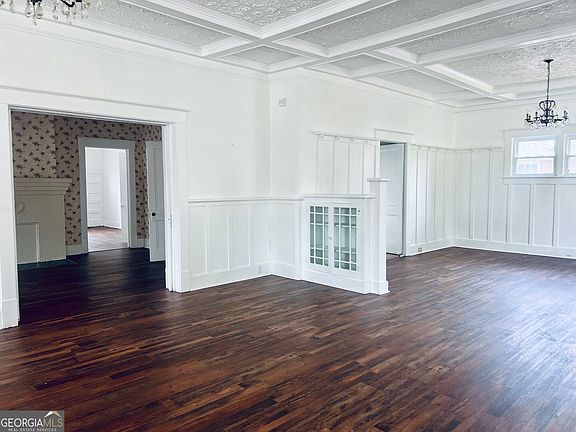5th image of 40 S College St