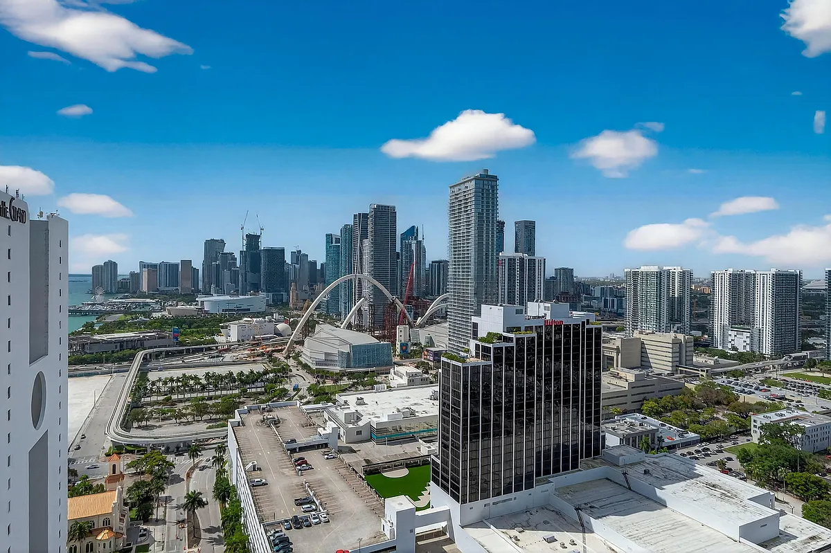 Building Photo - 1750 N Bayshore Dr #3706