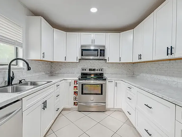 303 Canaberry Cir — Photo 7