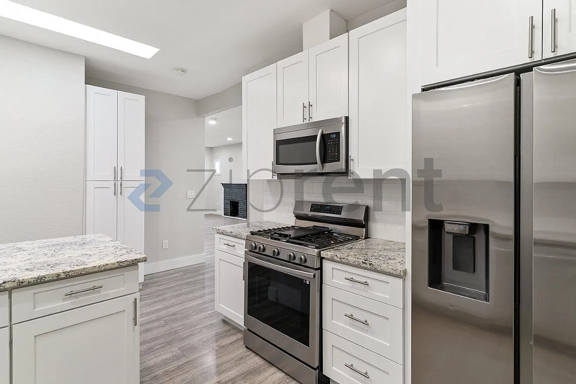 Breenlow Sub — Photo 1