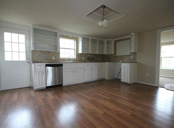 3rd image of 603 Pemberton St