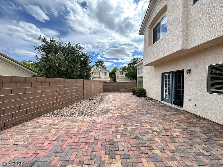 2024 Shining Feather Ln — Photo 12