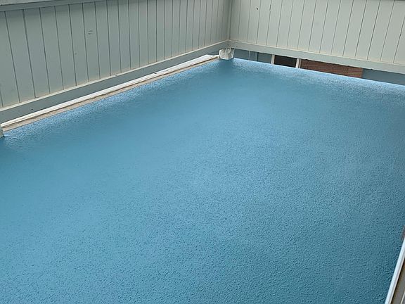 The deck is a large and private oasis for you to relax or entertain while looking from Palos Verdes to the entire South Bay