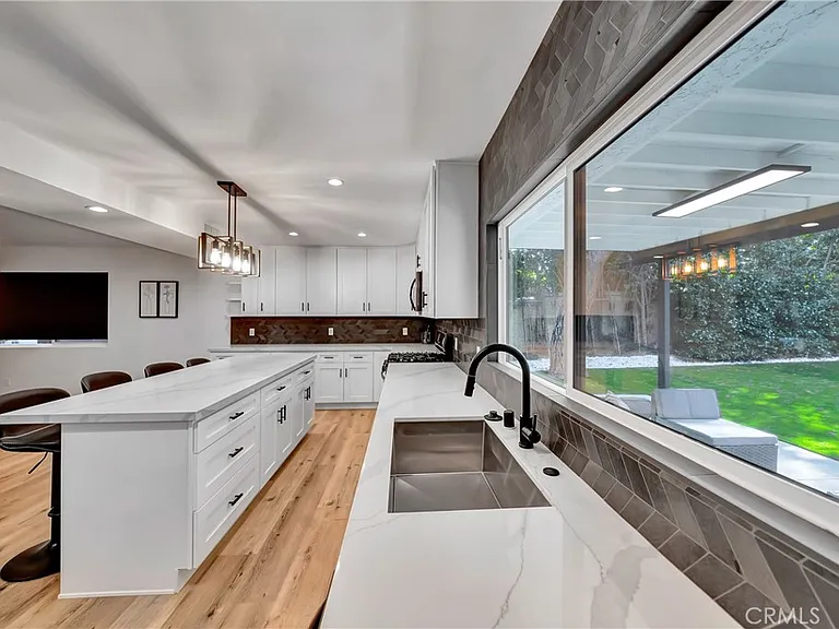 24445 Clipstone St — Photo 17