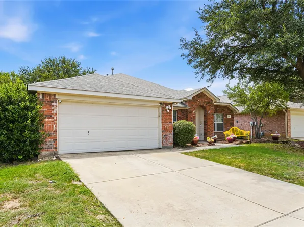 1320 Cattle Crossing Dr, Fort Worth, TX 76131