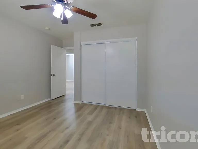 11514 W Wethersfield Rd — Photo 24