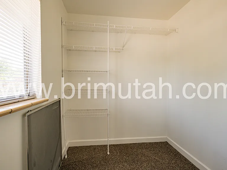 1561 E Delaware Ln — Photo 17