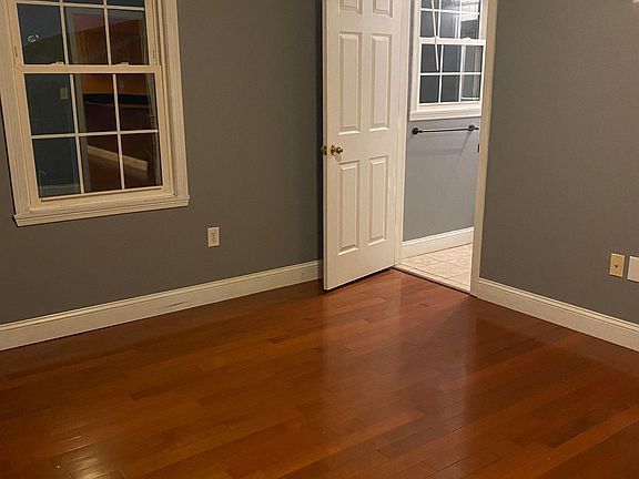 master bedroom (2bd bathroom and walk in closet attached)