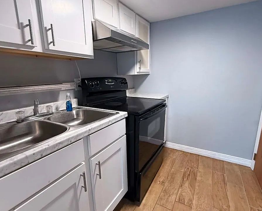 1st image of 1826 W Park Pl #1/2