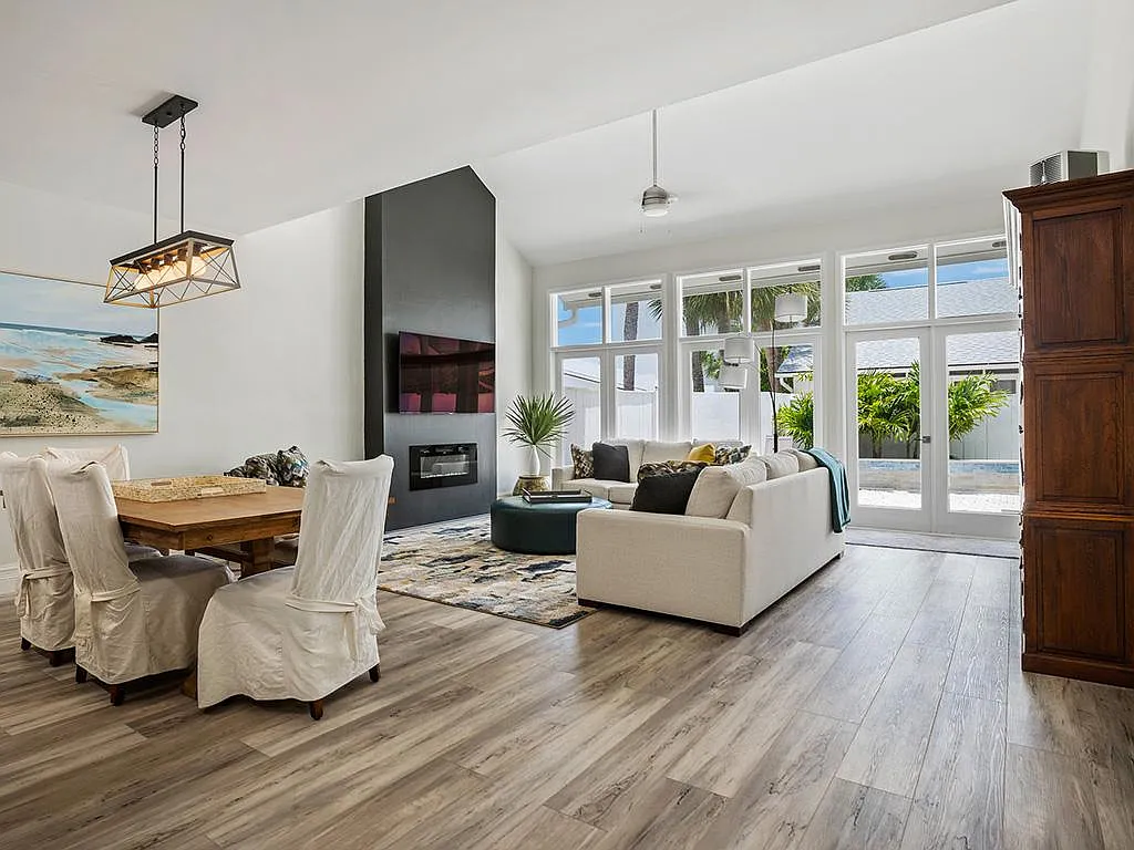 2 bed, 2.5 bath, 1630 sqft, $8,000 — Photo 3