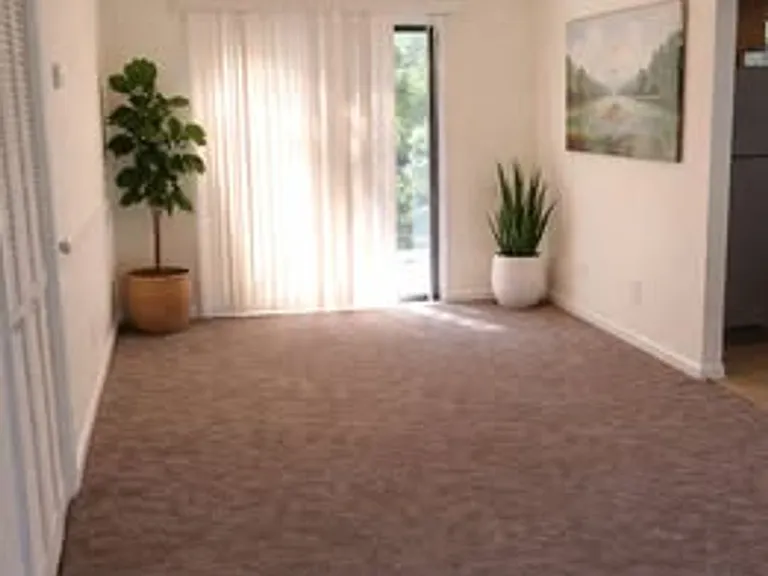 2093 Lenoa Ln — Photo 11
