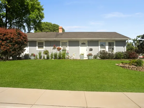 954 Osage Ct, Carpentersville, IL 60110