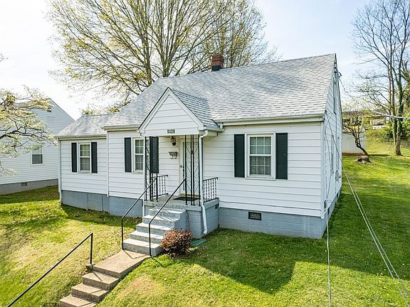 3rd image of 1329 Fort Manor Dr