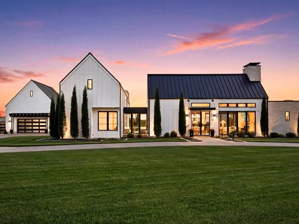 221 E Wisteria Lane, Ozark, MO 65721