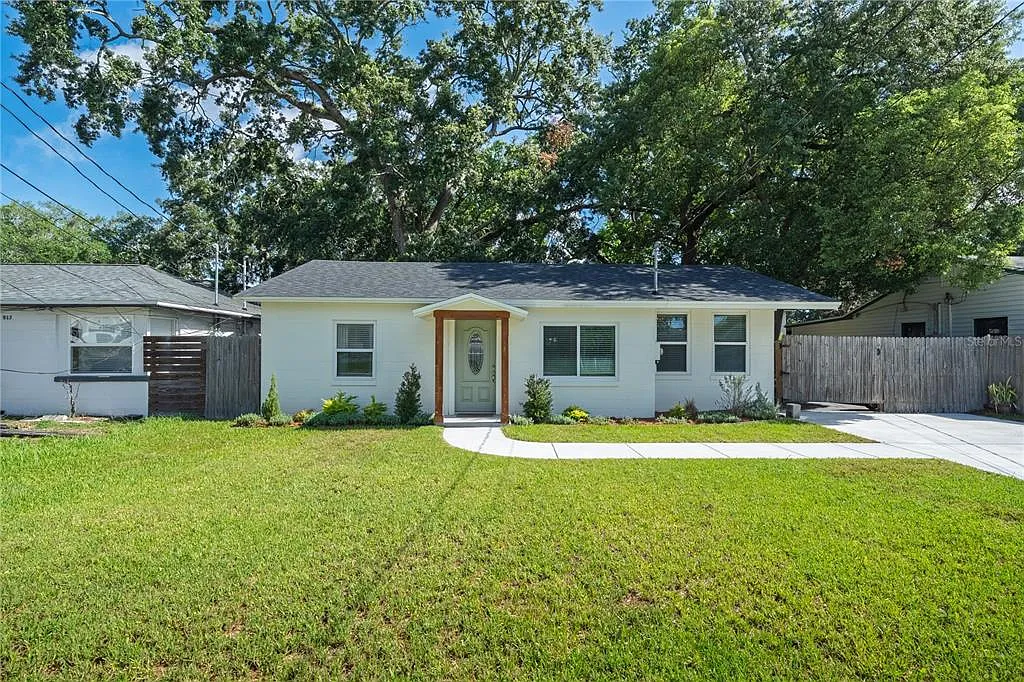 2 bed, 1.0 bath, 976 sqft, $2,500 — Photo 1