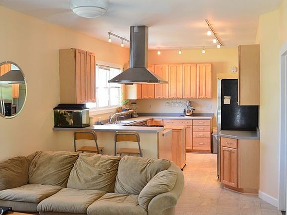 Living Room / Kitchen