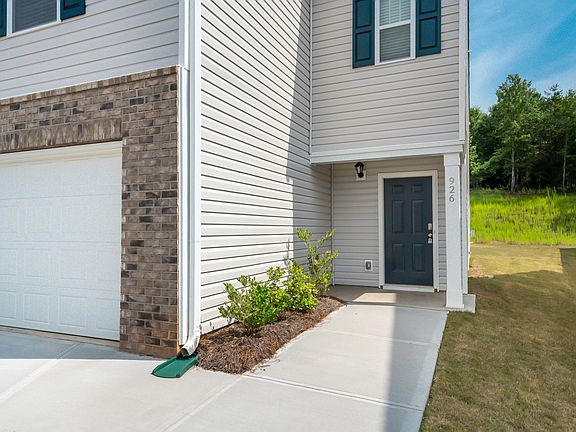 2nd image of 926 Ashwood Ln