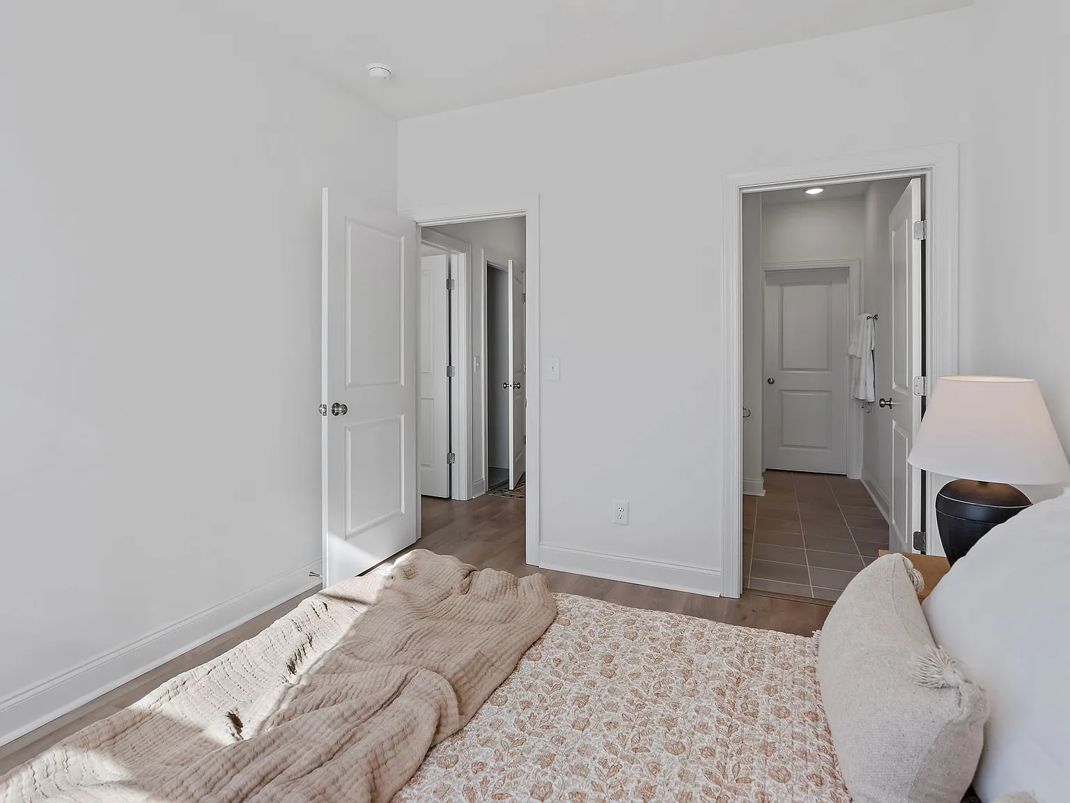 2 bed, 1186 sqft, $1,995 — Photo 4