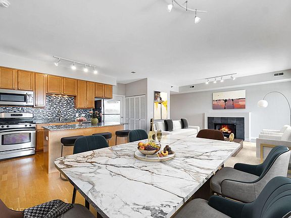 3rd image of 4350 N Broadway Ave #602
