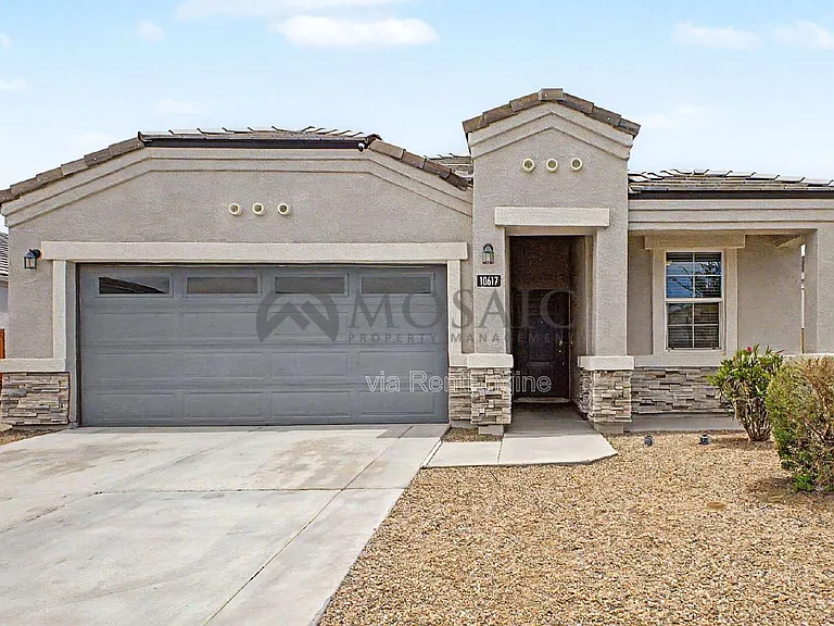10617 S 54th Ln — Photo 2