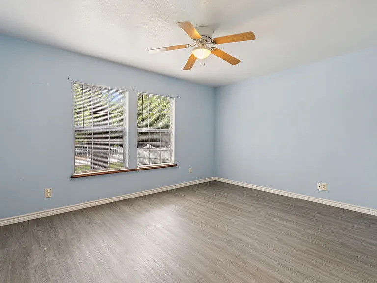 1424 Knight St — Photo 6