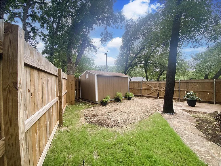 2205 Prestonwood Dr — Photo 35