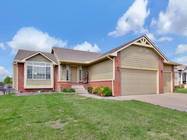3245 S Bluelake Ct, Wichita, KS 67215