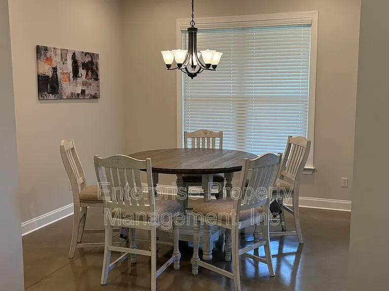 239 McLaughlin Dr — Photo 7
