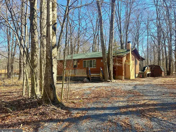 146 Outer Dr, Pocono Lake, PA 18347