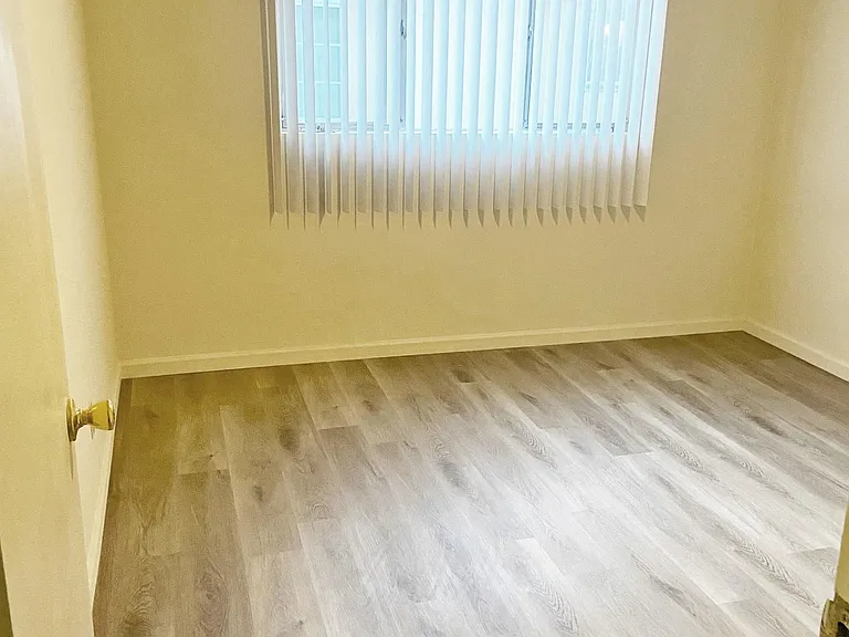 1902 W El Segundo Blvd #6 — Photo 11