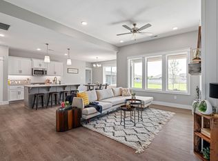 8009 SW 26th St, Topeka, KS 66614